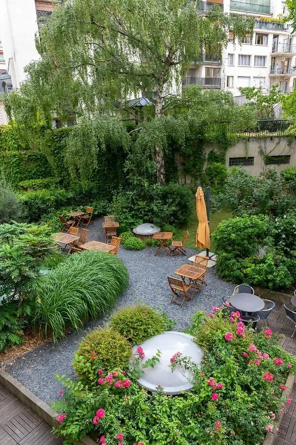 Adveniat Vandrarhem Paris