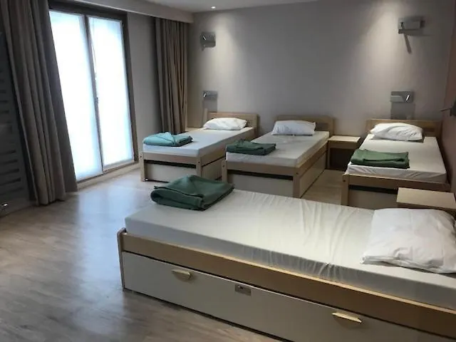 巴黎阿德维尼亚特旅舍