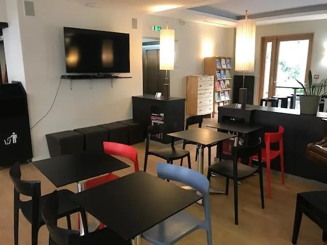 شباب أدفينيات * باريس
