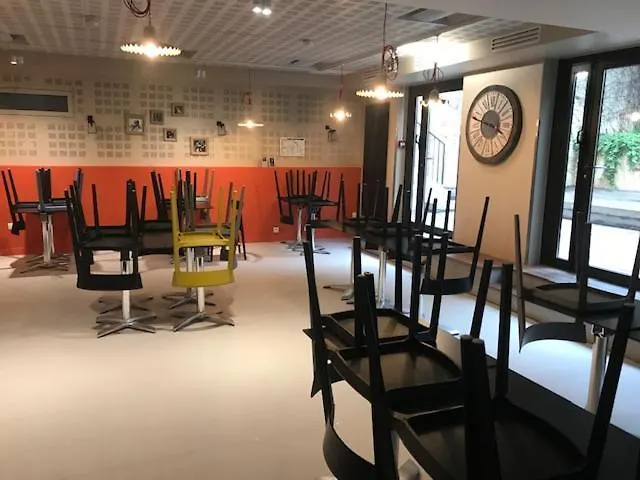 شباب أدفينيات * باريس